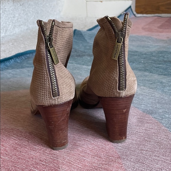 Aquatalia Perforated Tan Fall Brown Ankle Boots With Chunky Heel - Picture 2 of 15